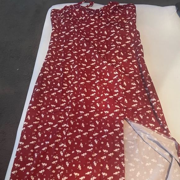 Maxi dress with slit - Picture 2 of 4